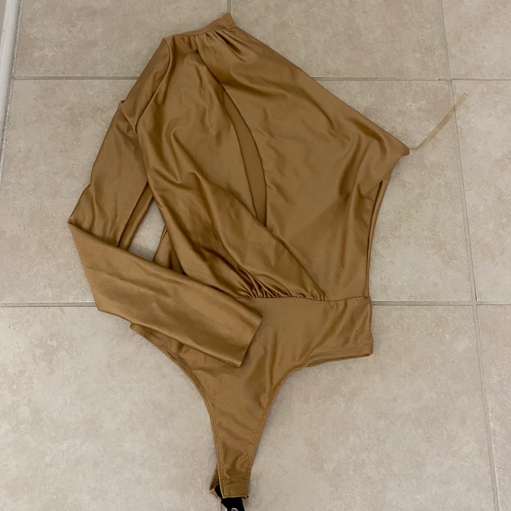 BODYSUIT (shoulder-less)